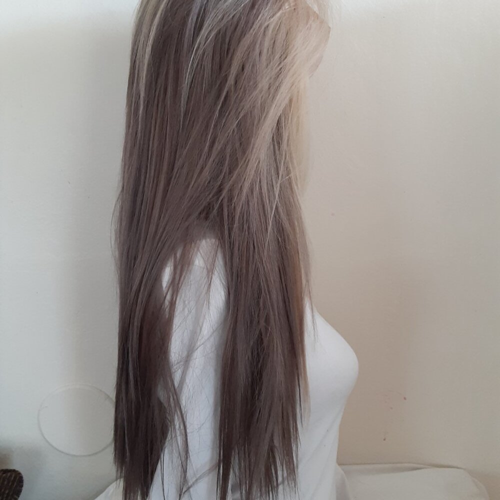 Blonde and ash blonde lace front wig - Picture 2 of 7